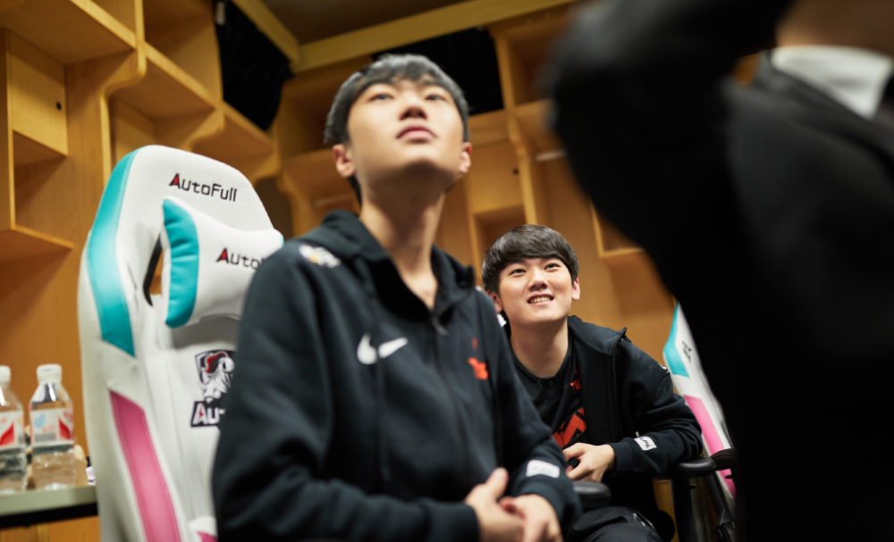 开云中国官方入口锐不可当引爆全场！，Rookie意外战胜DWG观众掌声雷动的简单介绍