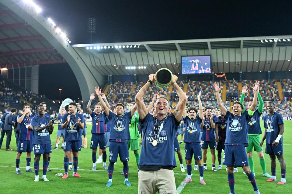 开云中国官方入口包含今晨巴塞罗那回应争议：欧超杯节点到来；底气十足；阵容厚度经受考验的词条